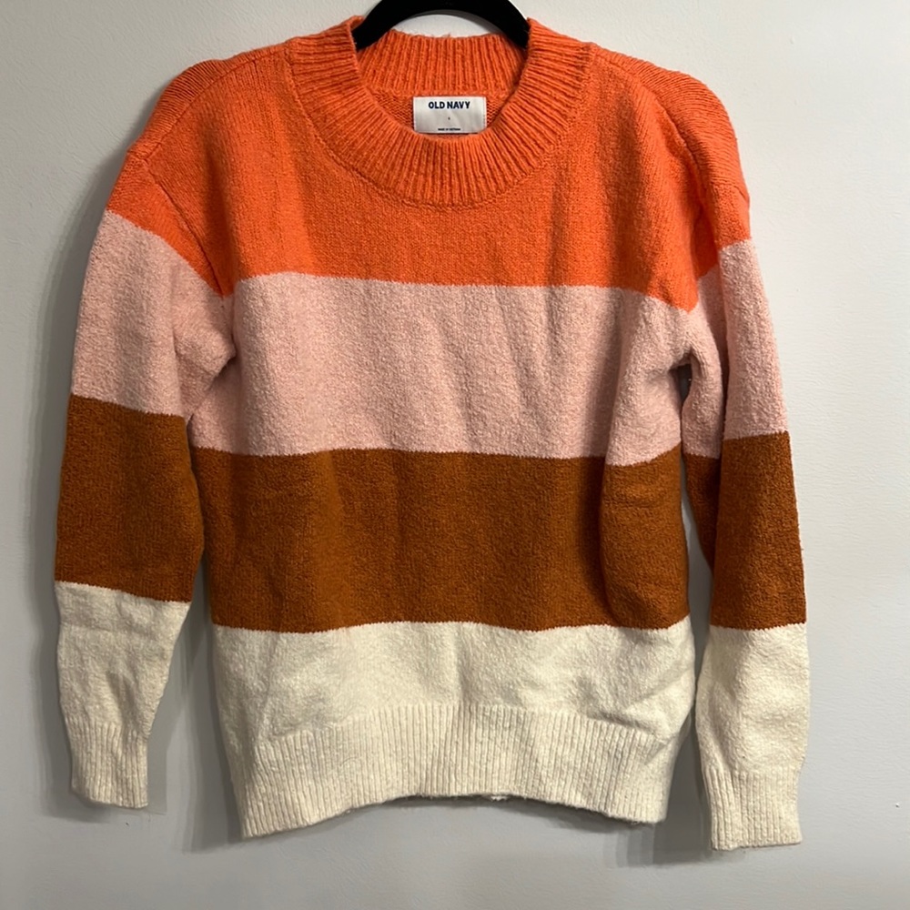 Color black sweater